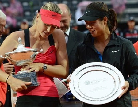 Ngược dòng hạ Li Na, Sharapova lên ngôi vô địch