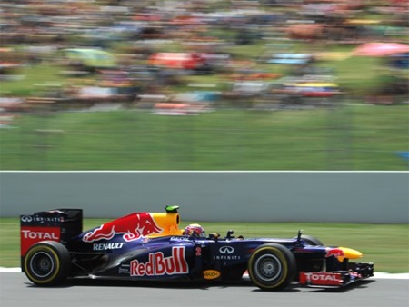 Hamilton xuất sắc giành pole trên đường đua Barcelona - 3 Hamilton xuất sắc giành pole trên đường đua Barcelona