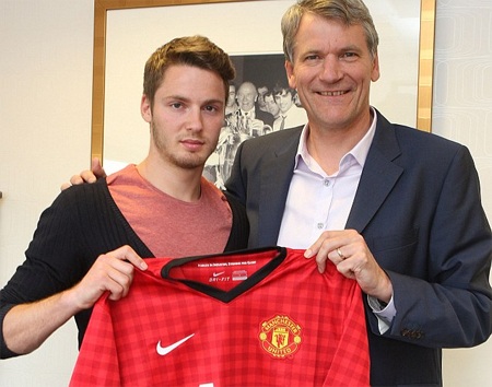MU chi 4 triệu bảng để thu nạp tài năng trẻ Nick Powell - 1 Powell đã là người của MU
