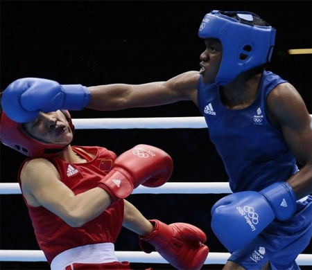 Adams tỏ ra quá mạnh