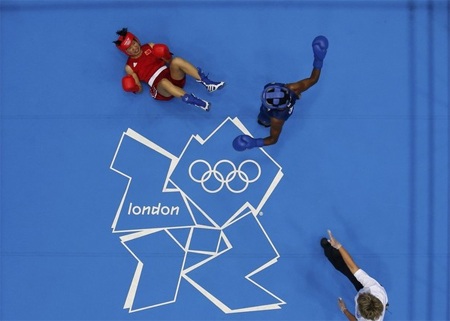 Adams tỏ ra quá mạnh