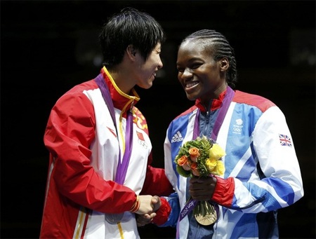 Adams tỏ ra quá mạnh