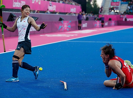 VĐV bóng bàn người Canada, Andre Ho đã bị chảy máu mũi sau dinh bóng đập vào mặt anh