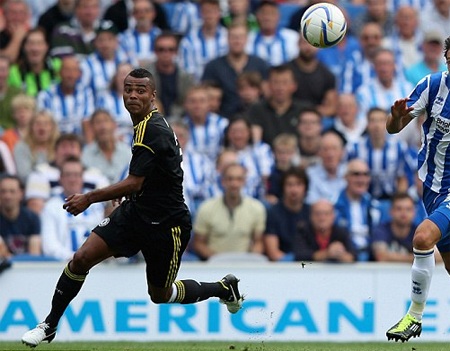 Ashley Cole phủ nhận việc muốn rời Chelsea - 1 Cole khẳng định sẽ ở lại Chelsea