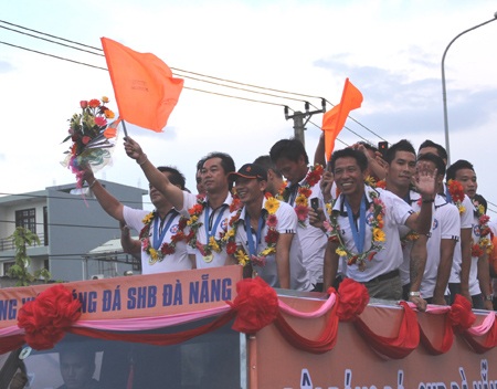 Đà Nẵng mở hội đón nhà vô địch V-League 2012 - 6 Bài và ảnh