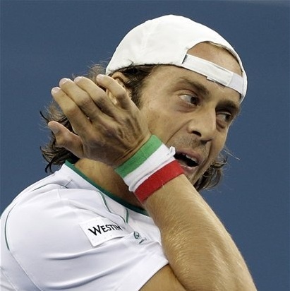 Novak Djokovic “thần tốc” bước qua vòng đầu - 2 Đẳng cấp của Lorenzi thua xa Djokovic nên anh đã nhanh chóng thua cuộc