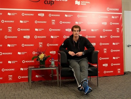 Rogers Cup: Murray chia tay giải do chấn thương - 1 Murray trong buổi họp báo thông báo anh không thể thi đấu tiếp