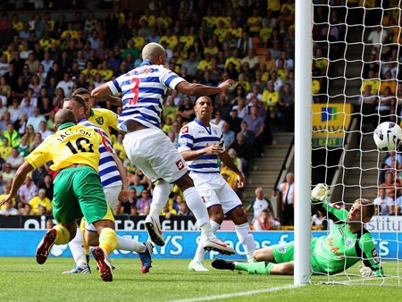 Norwich dội cho QPR gáo nước lạnh khi mở tỷ số trước