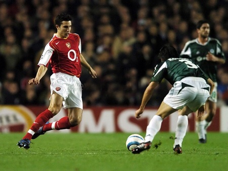 8 năm gắn bó của Robin Van Persie với Arsenal - 1 Nhìn lại 8 năm gắn bó của Van Persie với Arsenal