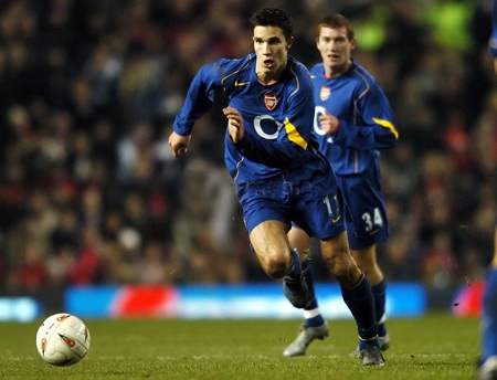 8 năm gắn bó của Robin Van Persie với Arsenal - 2 Nhìn lại 8 năm gắn bó của Van Persie với Arsenal