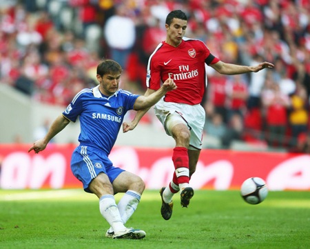 8 năm gắn bó của Robin Van Persie với Arsenal - 6 Nhìn lại 8 năm gắn bó của Van Persie với Arsenal