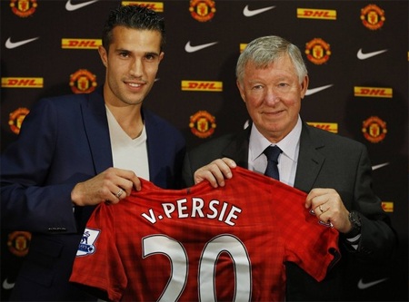 TTCN mùa Hè: Các CLB tại Premier League đã mua bán gì? - 1 Van Persie đã rời Arsenal để đầu quân cho MU