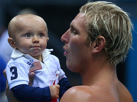 Chiếc mũ bơi của VĐV người Turkmenista, Jennet Saryyeva trông khá giống đồ của trẻ em