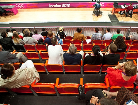 Khu vực khán đài VIP vắng đến một nửa ở trận đấu giữa Pháp và Úc ở bộ môn bóng rổ