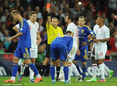 Gerrard bị đuổi, Anh may mắn thủ hòa Ukraine - 1 Anh đã có trận đấu đáng thất vọng trên sân nhà