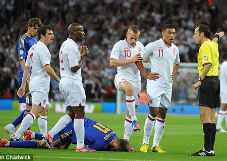 Gerrard bị đuổi, Anh may mắn thủ hòa Ukraine - 3 Anh hoàn toàn bế tắc trong suốt hiệp thi đấu thứ 2