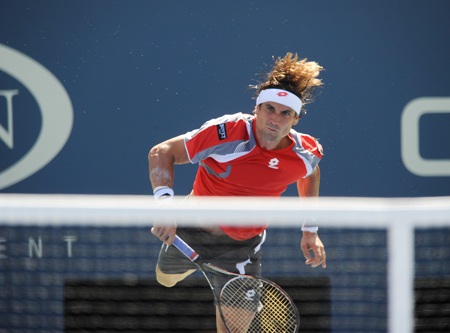 Ngược dòng hạ Ferrer, Djokovic vào chung kết - 2 Ferrer dường như đã hết sạch hưng phấn sau khi trận đấu bán kết bị hoãn