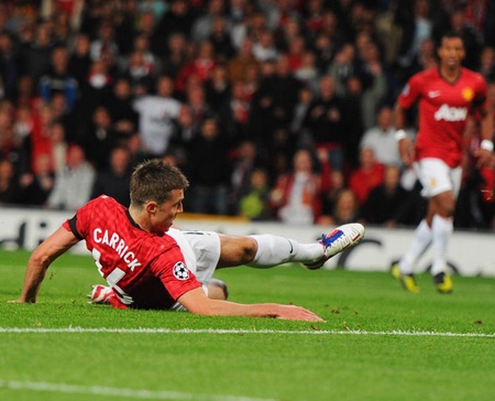 Một cú ngoặt bóng đã giúp Carrick loại bỏ chốt chặn cuối cùng của Galatasaray. Và dù ngã...