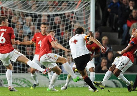 Những dường tấn công của đội bóng này khá đơn điệu, dễ bị đối phương cản phá