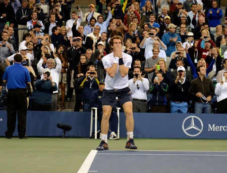 Kim Sears cô bạn gái lâu năm của Murray luôn đi theo cổ vũ cho anh ở mọi giải đấu