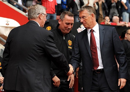 Dấu ấn Van Persie trong chiến thắng nghẹt thở của MU