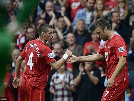 Dấu ấn Van Persie trong chiến thắng nghẹt thở của MU