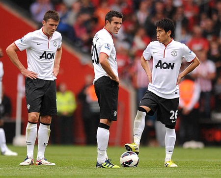 Dấu ấn Van Persie trong chiến thắng nghẹt thở của MU