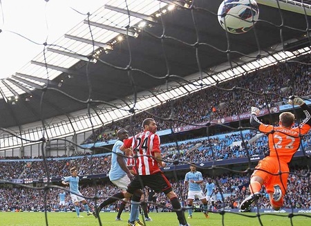 Aguero đặt dấu dấn chỉ 5 phút sau khi được tung vào sân với bàn thắng nâng tỷ số lên 3-0