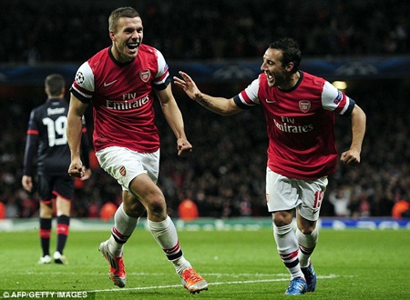 Arsenal dễ dàng đè bẹp Olympiacos - 1 Arsenal đã có trận thắng thứ 2 ở vòng bảng