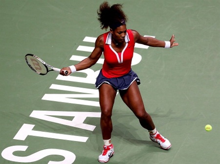 Serena có chiến thắng thứ 11 trước Azarenka