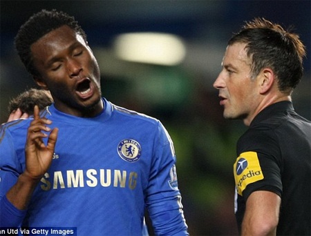 FA xúc tiến điều tra trọng tài Mark Clattenburg - 1 Clattenburg và Mikel đã nói gì với nhau?