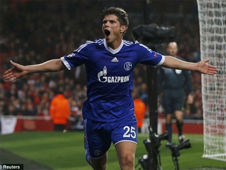 Schalke 04 “đánh sập” Emirates - 1 Bàn thắng mở tỷ số của Hunterlaar khiến Arsenal choáng váng và không gượng dậy nổi