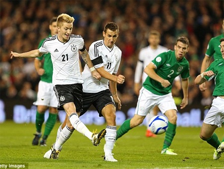 ...trước khi bước vào giai đoạn thăng hoa. Phút 32, Reus mở tỷ số sau tình huống chớp cơ hội nhanh