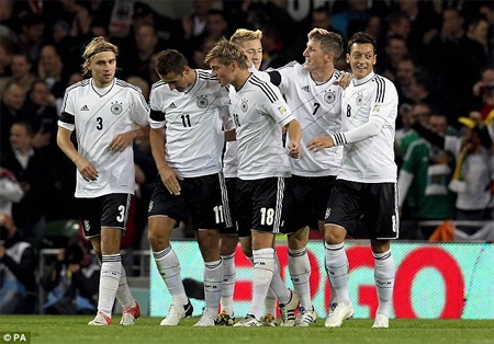 Một chiến thắng đậm đang mở ra trước mắt Mannschaft