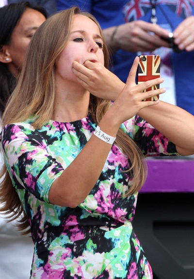 Vui mừng ghi lại khoảnh khắc chiến thắng của Murray tại Olympic