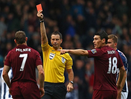 Man City khởi đầu đầy gian nan trên sân của West Brom. Mất người, bị đội khách vươn lên dẫn trước