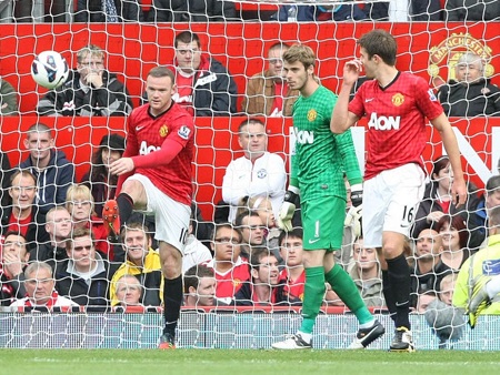 MU khởi đầu tệ hại với màn đốt lưới nhà của Rooney
