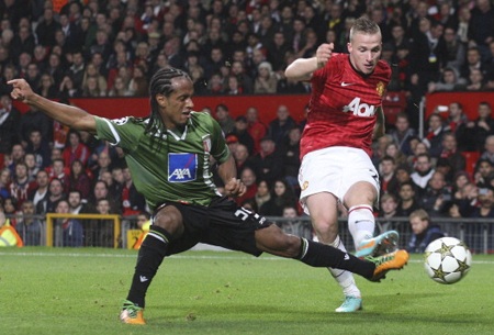 Chicharito tỏa sáng, MU giật lại 3 điểm từ tay Braga - 3 Sơ đồ kim cương của MU còn nhiều vấn đề chưa chuẩn