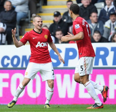 Suarez có một trận đấu mờ nhạt và bị chỉ trích nặng nề khi anh diễn kịch ăn vạ