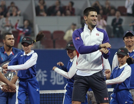 Tay vợt người Serbia tỏ ra thất thành thục..