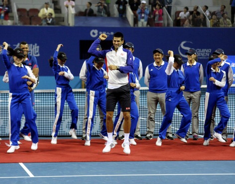 Đây là các em nhỏ tình nguyện đến nhặt bóng trong các trận đấu ở giải đấu này