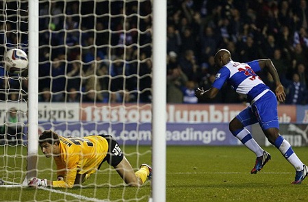 Phút 12, họ bị thủng lưới bàn đầu tiên sau khi Robert đệm bóng cận thành dễ dàng