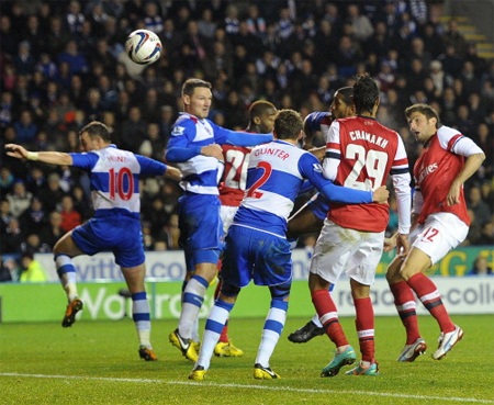 2 phút sau khi vào sân Giroud đã ghi được bàn thắng