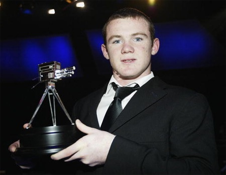 Rooney và giải thưởng lớn đầu tiên, cầu thủ trẻ của năm do BBC bình chọn năm 2002