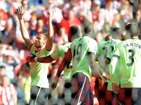 Cabaye giúp Newcastle vượt lên trong trận derby vùng Đông Bắc