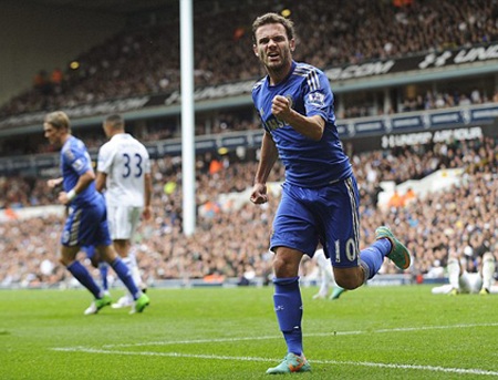 Mata trở thành người hùng của trận đấu với một cú đúp