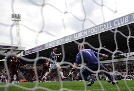 Nhưng rồi Long cũng vẫn giúp đội chủ nhà vươn lên dẫn trước ở phút 67