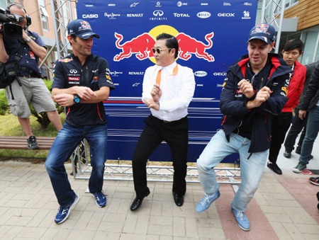 ...với điệu nhảy đang rất hot trên Internet