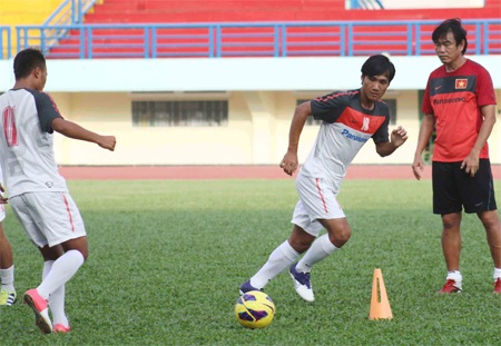 ĐT Việt Nam luyện phương án tấn công mới - 1 Tuyển Việt Nam đang luyện tập phương án tấn công mới, ảnh: Kim Điền