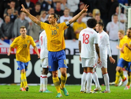 Ibrahimovic ghi tới 4 bàn, Thụy Điển “thổi bay” Anh - 3 Ibra có một buổi chiều chói sáng tại quê nhà